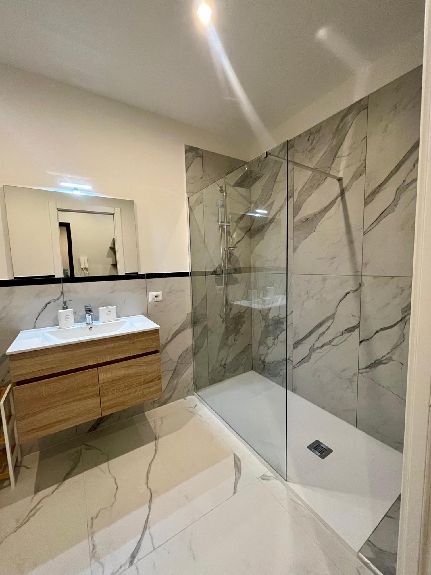 Residenza Elegante - A 5 Fermate Dal Duomo Villa Milan Luaran gambar