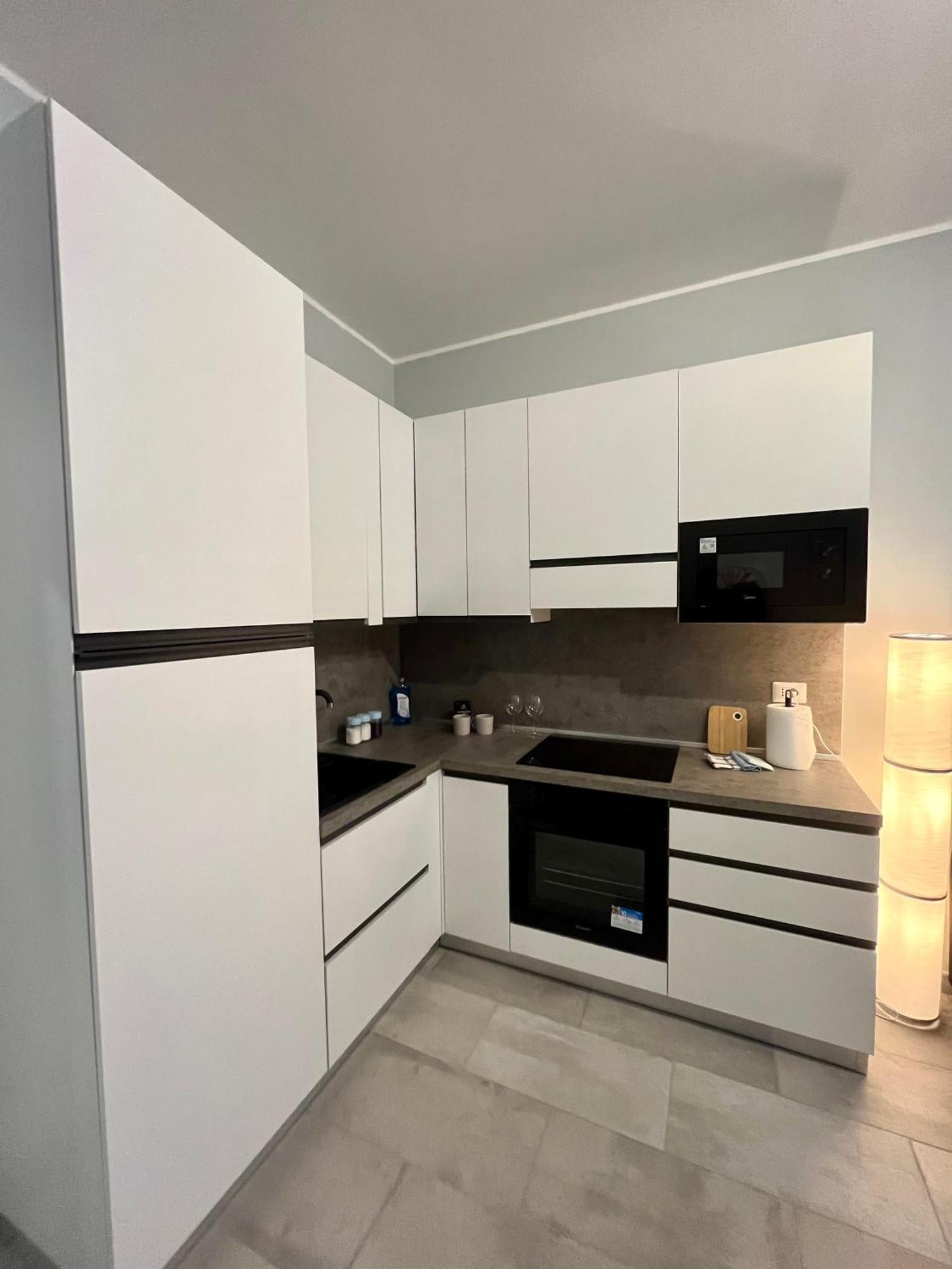 Residenza Elegante - A 5 Fermate Dal Duomo Villa Milan Luaran gambar